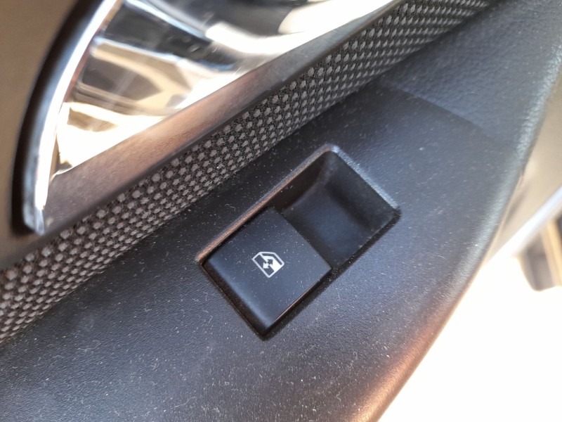Recambio de mando elevalunas trasero izquierdo para chevrolet cruze hatchback (j305) 2.0 cdi referencia OEM IAM 20933566  