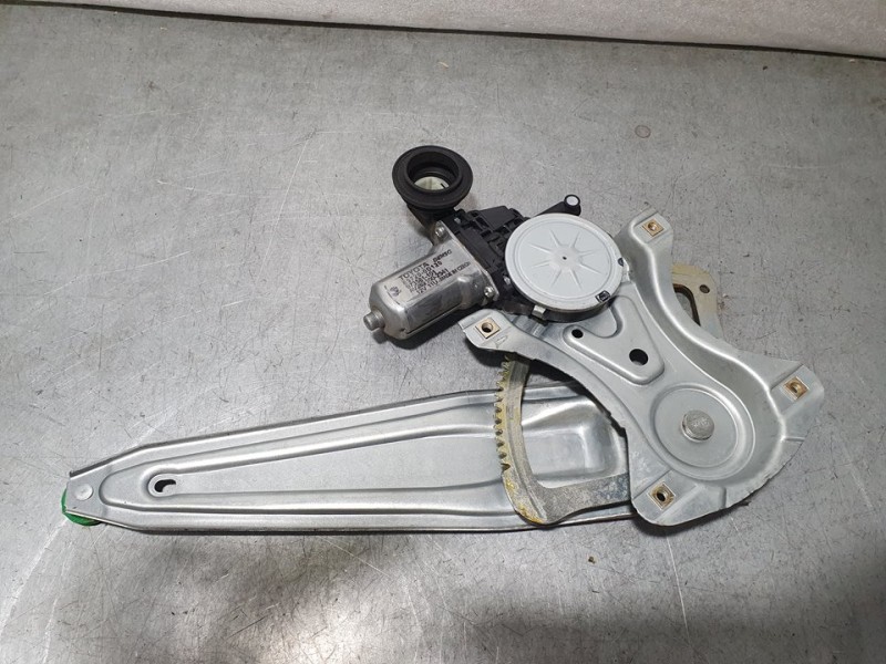 Recambio de elevalunas trasero derecho para toyota yaris active referencia OEM IAM 698300D230  ELECTRICO 6 PINES