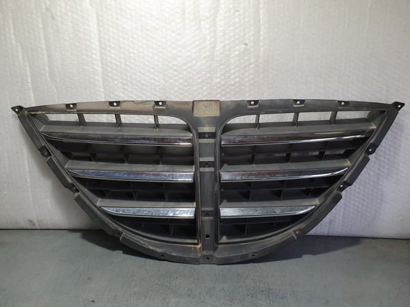 Recambio de rejilla delantera para ssangyong rodius xdi referencia OEM IAM SIN REF  