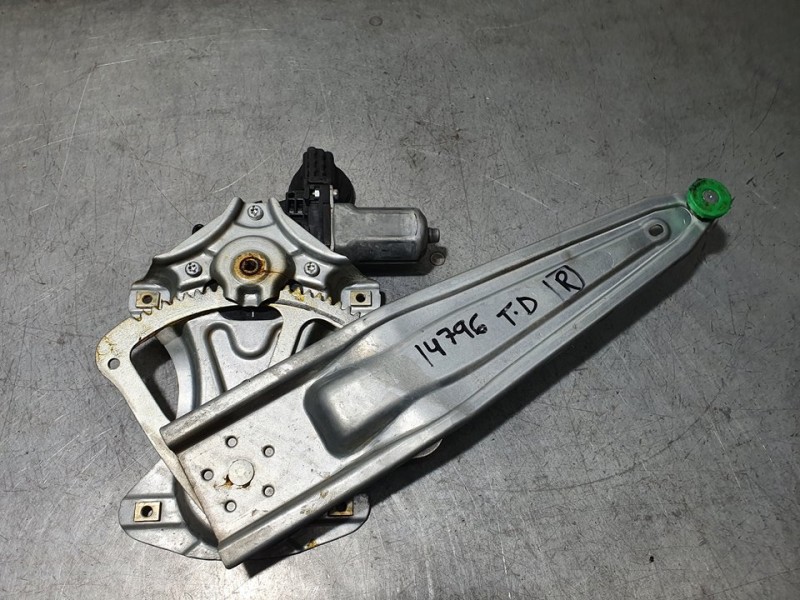 Recambio de elevalunas trasero derecho para toyota yaris active referencia OEM IAM 698300D230  ELECTRICO 6 PINES