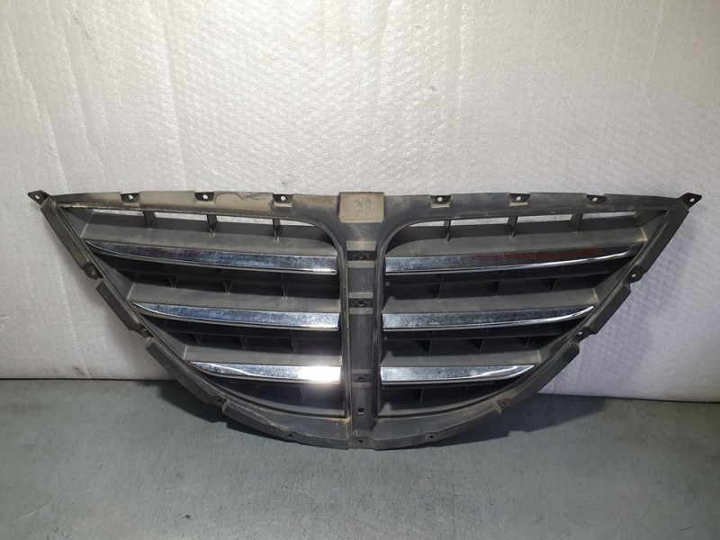 Recambio de rejilla delantera para ssangyong rodius xdi referencia OEM IAM SIN REF  