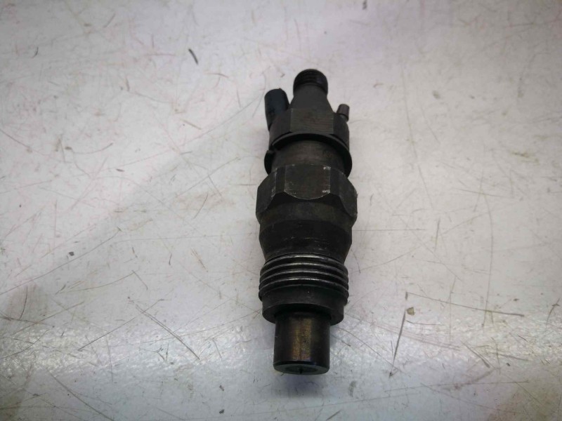 Recambio de inyector para renault megane i berlina hatchback (ba0) 1.9 diesel referencia OEM IAM KCA17S42  