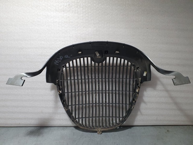 Recambio de rejilla delantera para jaguar s-type 2.7 v6 diesel executive referencia OEM IAM 4R838A100DB  