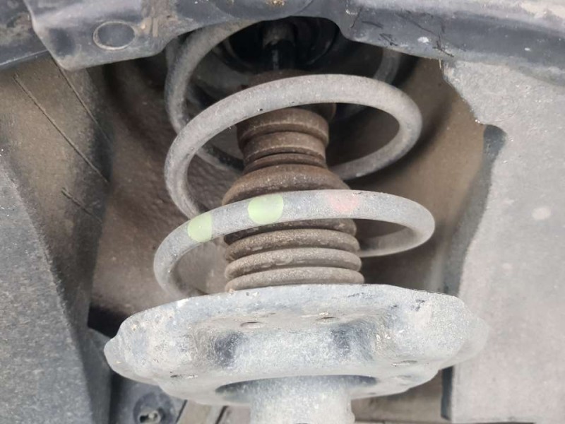 Recambio de amortiguador delantero derecho para dacia sandero stepway referencia OEM IAM 543022129R  