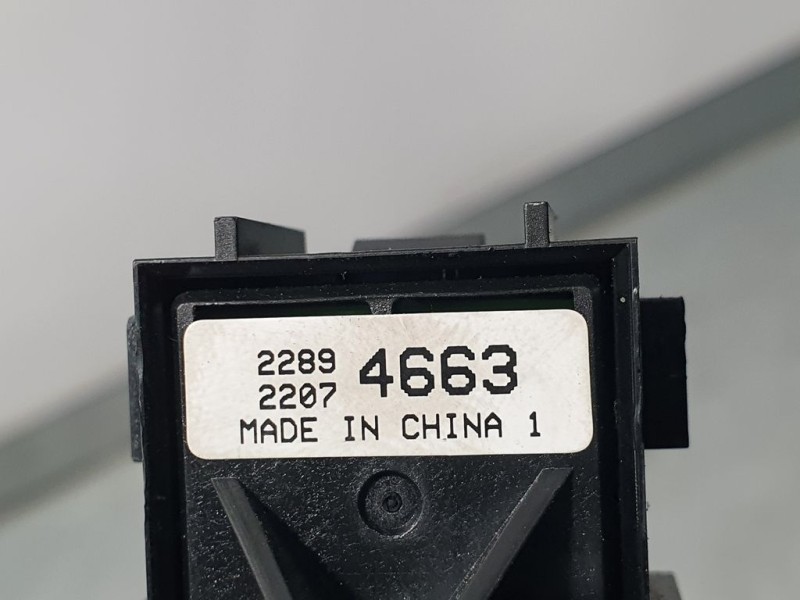 Recambio de boton freno mano electrico para opel zafira tourer excellence referencia OEM IAM 22894663  