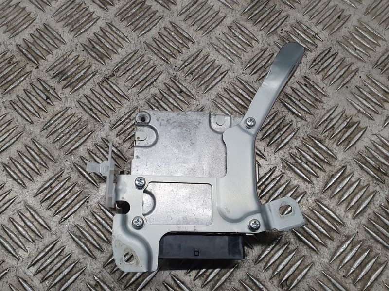 Recambio de modulo electronico para toyota yaris hsd city referencia OEM IAM 896500D333 JL501008681 JTEKT