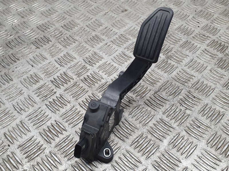 Recambio de potenciometro pedal para toyota yaris hsd city referencia OEM IAM 781100D110  