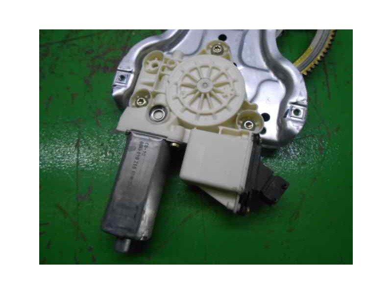 Recambio de elevalunas delantero derecho para toyota corolla (e12) 1.6 linea sol berlina 3/5 referencia OEM IAM   ELECTRICO