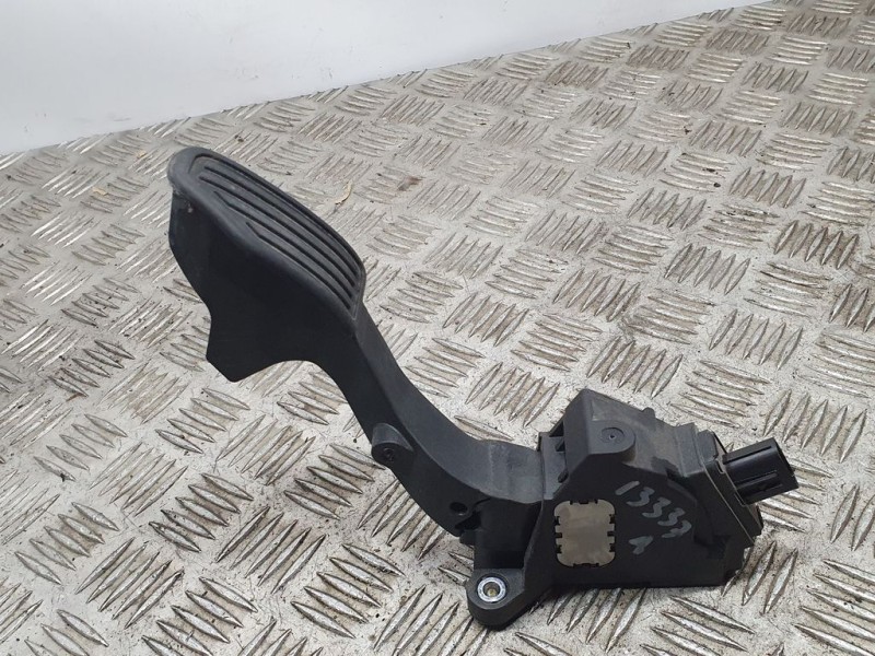 Recambio de potenciometro pedal para toyota yaris hsd city referencia OEM IAM 781100D110  
