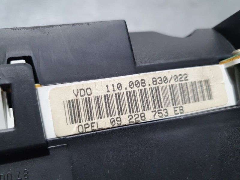 Recambio de cuadro instrumentos para opel astra g berlina comfort referencia OEM IAM 09228753EB 110008830022 VDO