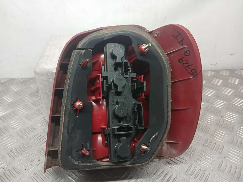 Recambio de piloto trasero izquierdo para volkswagen polo berlina (6n2) trendline referencia OEM IAM 6N0945095H  TOCADO