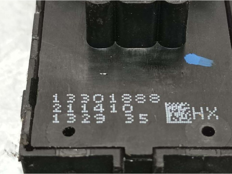 Recambio de mando elevalunas trasero derecho para opel zafira tourer edition referencia OEM IAM 13301888  