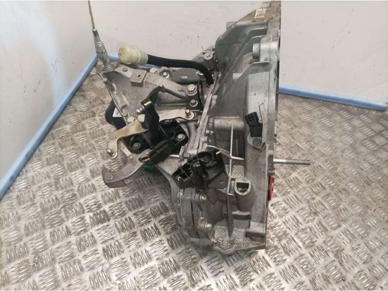 Recambio de caja cambios para dacia sandero stepway essential referencia OEM IAM JR5086 A013019 5VELOCIDADES