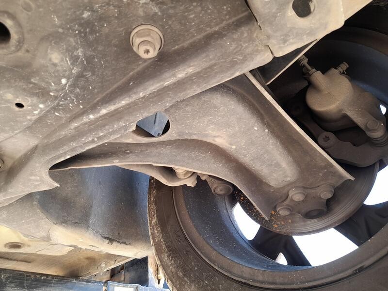 Recambio de brazo suspension inferior delantero izquierdo para citroën c-elysee (dd_) 1.2 vti 82 referencia OEM IAM 9675031880  