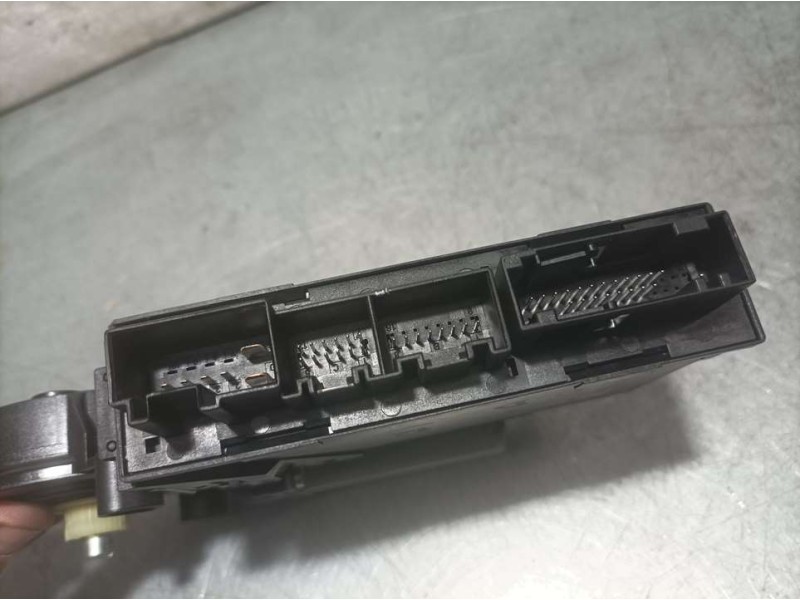 Recambio de motor elevalunas delantero derecho para audi a4 berlina (8e) 1.8 t referencia OEM IAM 8E1959802H 105841204 SIEMENS V