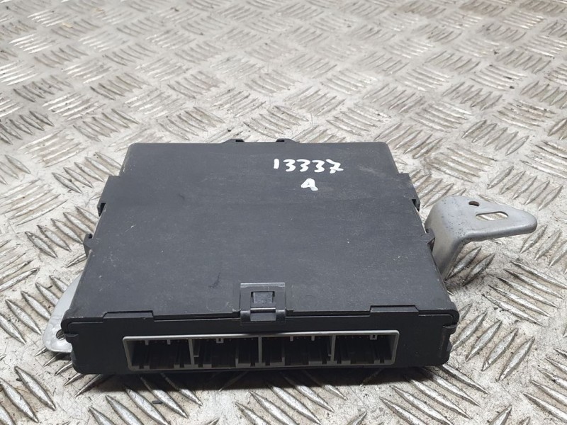 Recambio de modulo electronico para toyota yaris hsd city referencia OEM IAM 899810D140 MB2850003332 DENSO