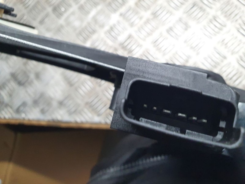 Recambio de elevalunas delantero izquierdo para peugeot 3008 allure referencia OEM IAM 9830389380  ELECTRICO