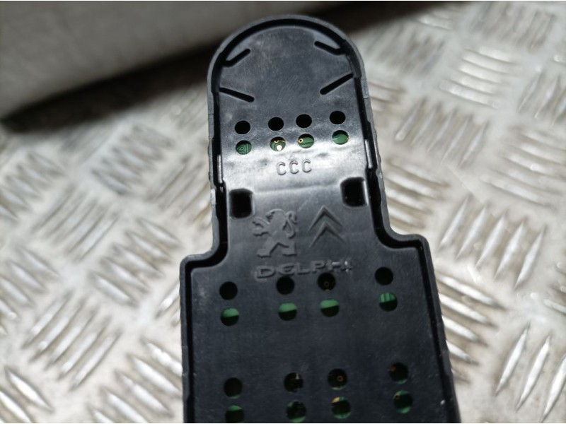 Recambio de mando elevalunas delantero izquierdo para citroën ds3 limited edition referencia OEM IAM 98012507XT  