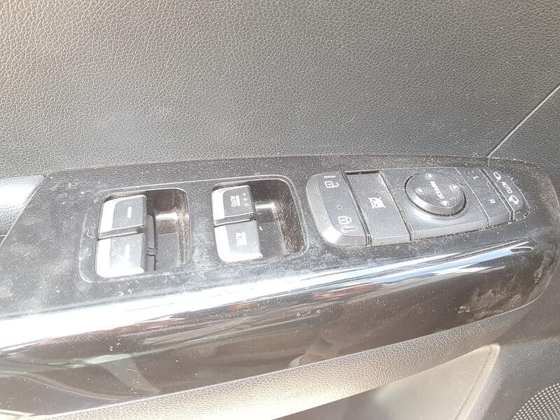 Recambio de mando elevalunas delantero izquierdo para kia sportage iv (ql, qle) 1.6 gdi referencia OEM IAM 93571F1000 C/ MANDO R