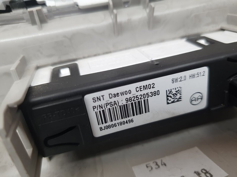 Recambio de luz interior para citroën c3 feel referencia OEM IAM 9825205380  