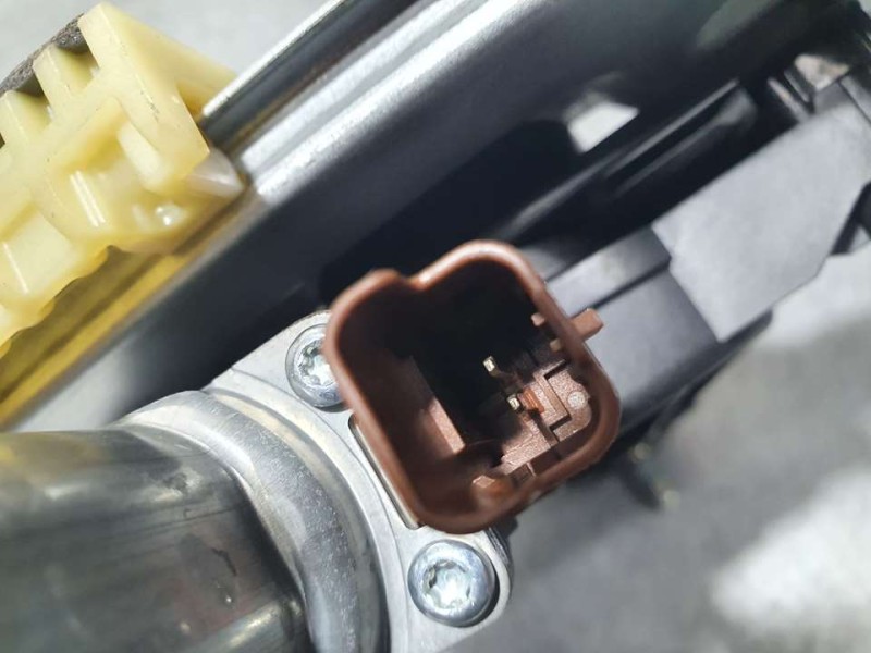 Recambio de elevalunas trasero derecho para dacia sandero stepway referencia OEM IAM 827208625R  ELECTRICO 2 PINES