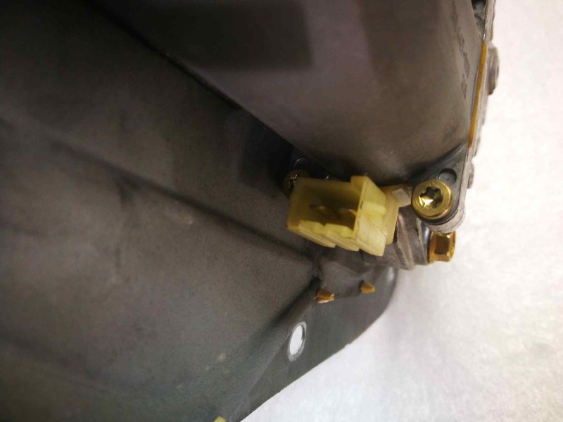 Recambio de elevalunas delantero izquierdo para volvo serie 850 2.5 10v familiar referencia OEM IAM 9133482  CLAV DOS PINS