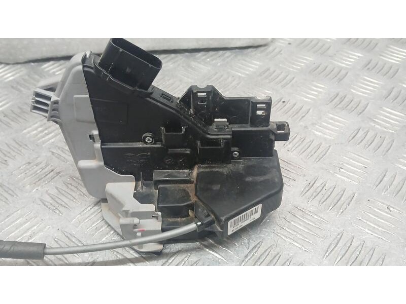 Recambio de cerradura puerta trasera derecha para hyundai ioniq style elektro referencia OEM IAM 81420G2000ILJ  