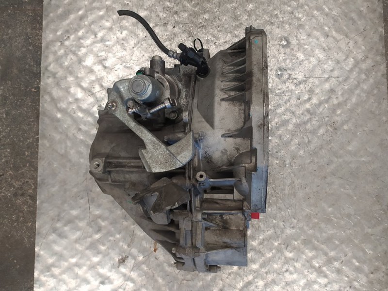 Recambio de caja cambios para chevrolet orlando lt referencia OEM IAM 5556763 0822680 6 VELOCIDADES