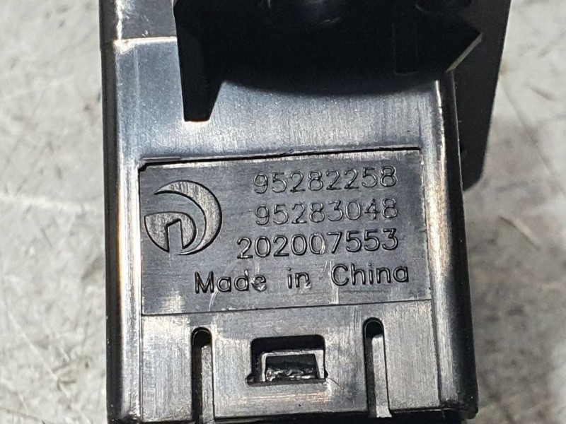 Recambio de warning para chevrolet cruze lt referencia OEM IAM 95282258  