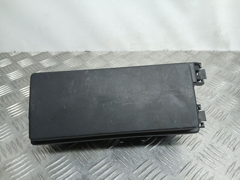 Recambio de caja reles / fusibles para jeep gr. cherokee (wh) laredo referencia OEM IAM 04692167AB  0001132794