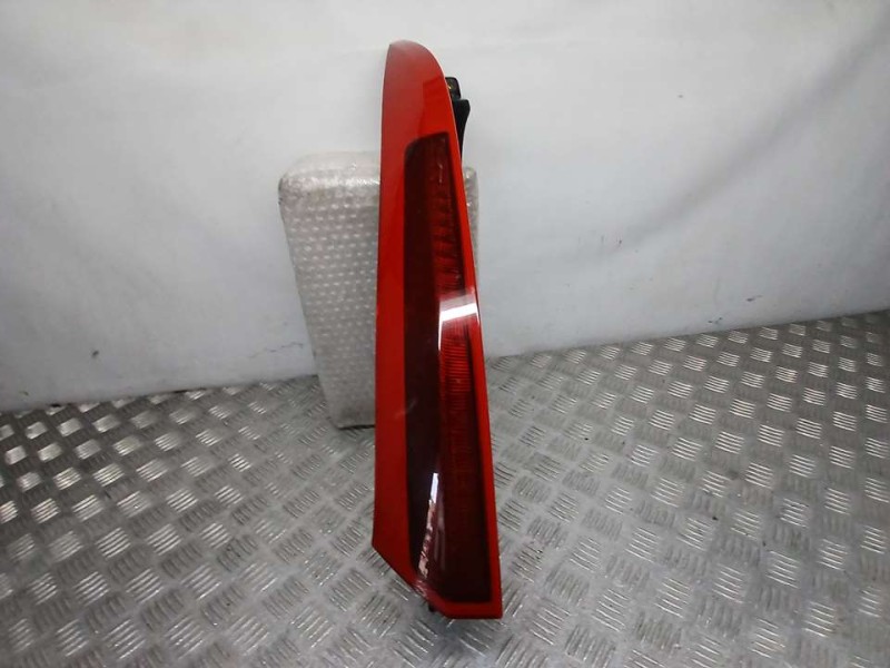 Recambio de piloto trasero izquierdo para volvo xc90 d5 summum (7 asientos) referencia OEM IAM 30678220  PARTE SUPERIOR ROZADO