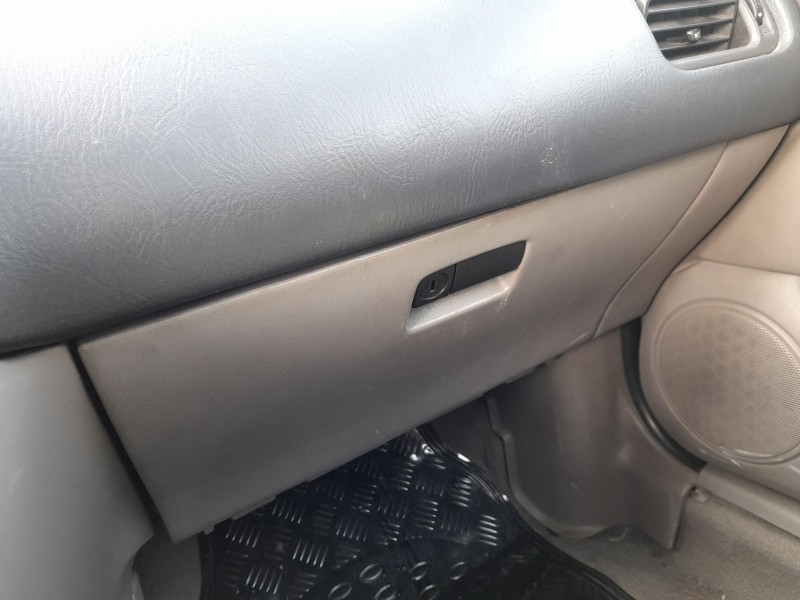 Recambio de guantera para nissan primera (p11) 2.0 td referencia OEM IAM 685002F002  