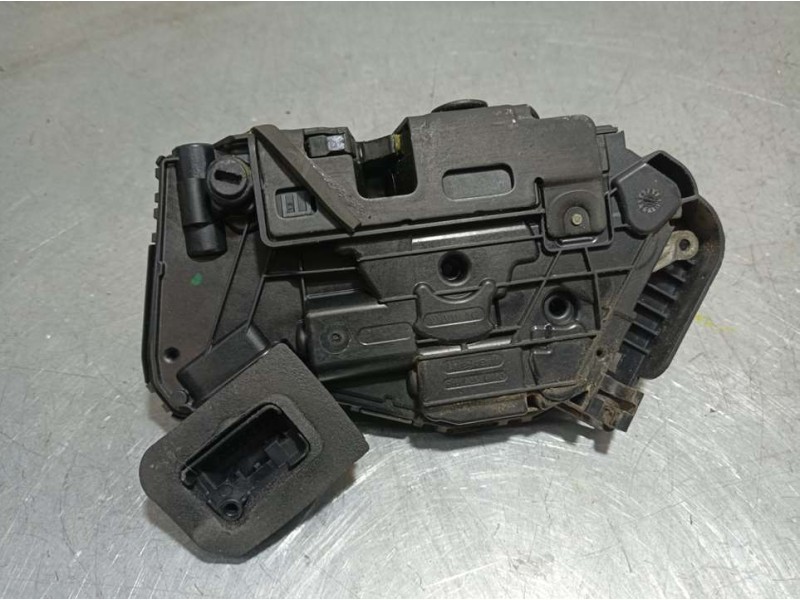 Recambio de cerradura puerta trasera derecha para volkswagen golf vii sportsvan advance bluemotion tech referencia OEM IAM 5TA83