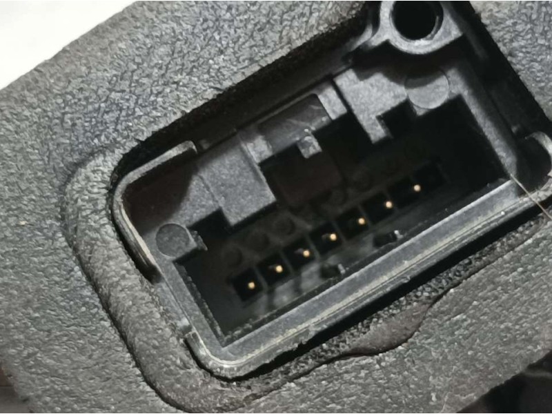 Recambio de cerradura puerta trasera derecha para volkswagen golf vii sportsvan advance bluemotion tech referencia OEM IAM 5TA83