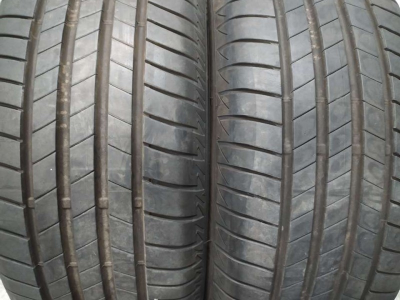 Recambio de neumatico pareja para neumaticos reutilizados - referencia OEM IAM 235501897V 235/50/18/97V BRIDGESTONE