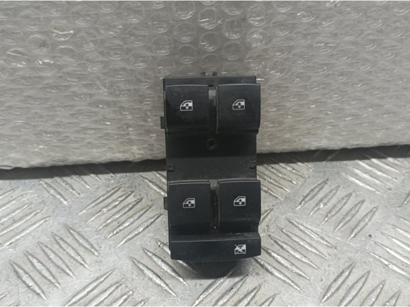 Recambio de mando elevalunas delantero izquierdo para chevrolet orlando lt referencia OEM IAM 20830838  