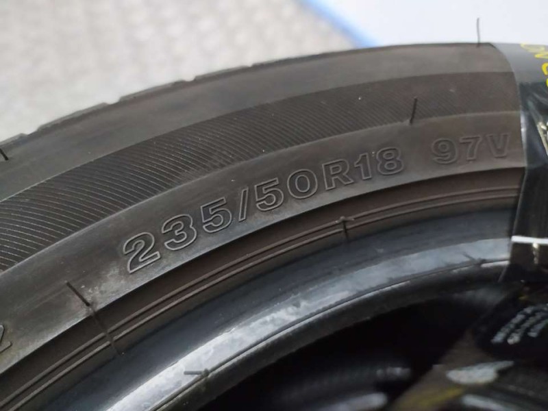 Recambio de neumatico pareja para neumaticos reutilizados - referencia OEM IAM 235501897V 235/50/18/97V BRIDGESTONE