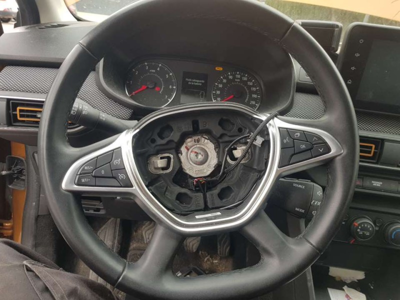 Recambio de volante para dacia sandero stepway referencia OEM IAM 484004420R  