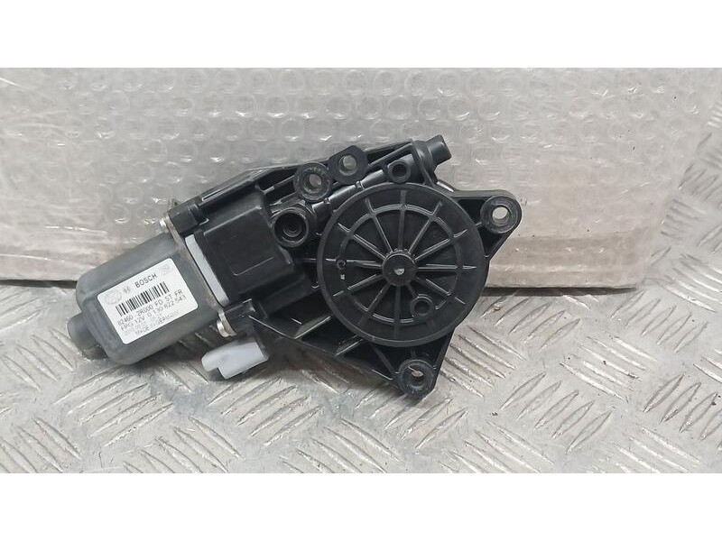 Recambio de motor elevalunas delantero derecho para hyundai i30 classic referencia OEM IAM 824602R000 BOSCH 0130822543