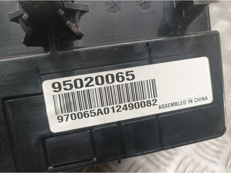 Recambio de sistema audio / radio para chevrolet orlando lt referencia OEM IAM 95020065  