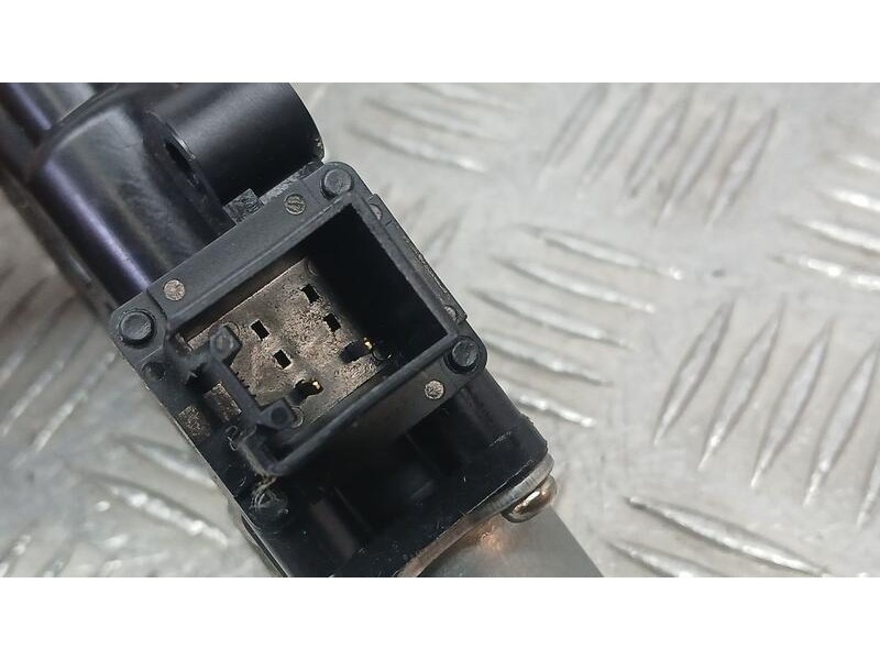 Recambio de motor elevalunas trasero derecho para mazda 2 (de_, dh_) 1.4 mzr-cd referencia OEM IAM D01G5858X  CM012010