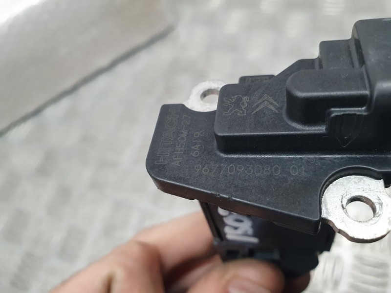 Recambio de caudalimetro para peugeot 2008 (--.2013) allure referencia OEM IAM 9677093080 AFH50M27 HITACHI