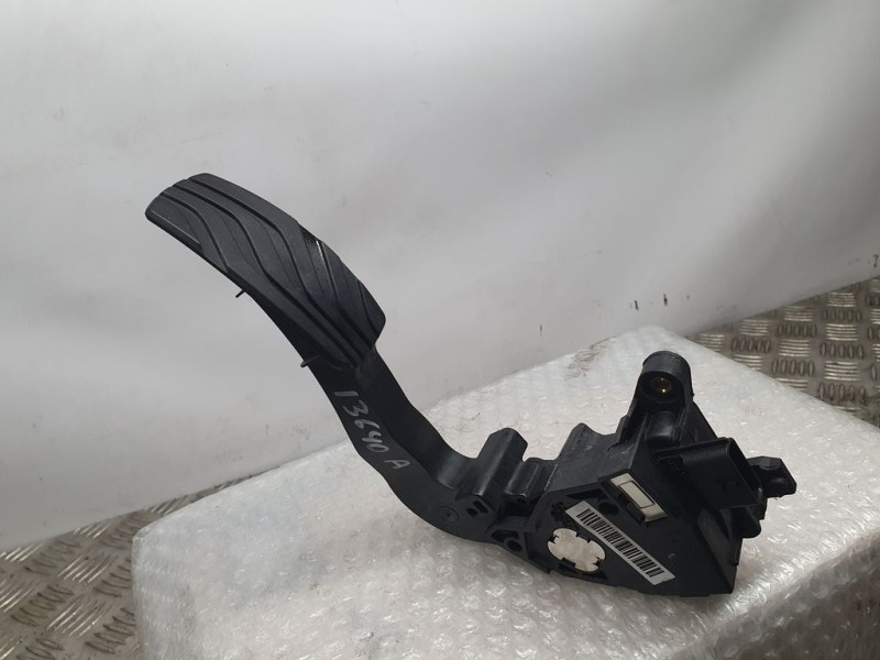 Recambio de potenciometro pedal para renault megane iv berlina 5p limited referencia OEM IAM 180020000R  