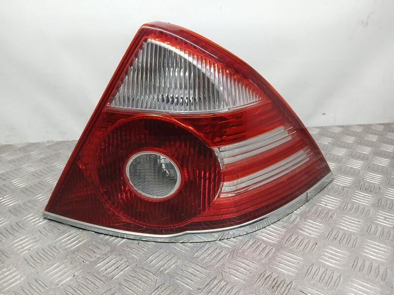 Recambio de piloto trasero derecho para ford mondeo berlina (ge) trend referencia OEM IAM 1S7113404A ROZADO 