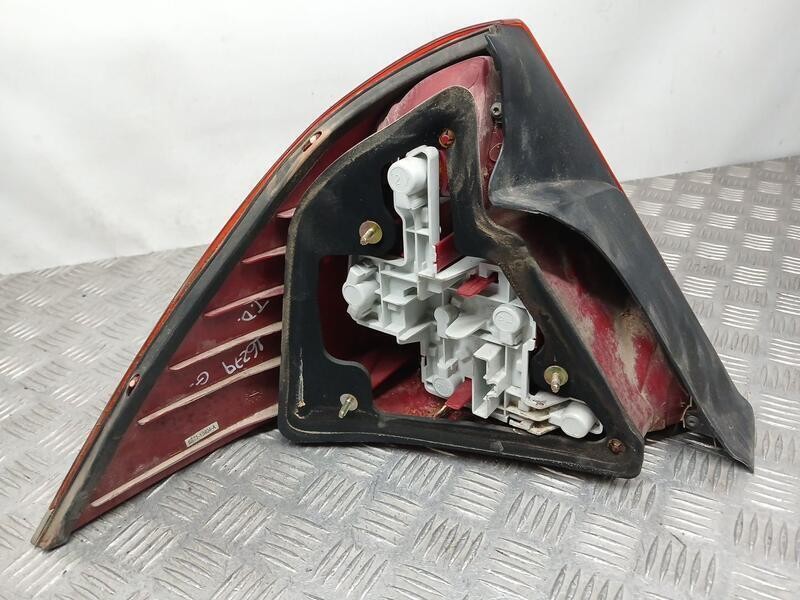 Recambio de piloto trasero derecho para ford mondeo berlina (ge) trend referencia OEM IAM 1S7113404A ROZADO 