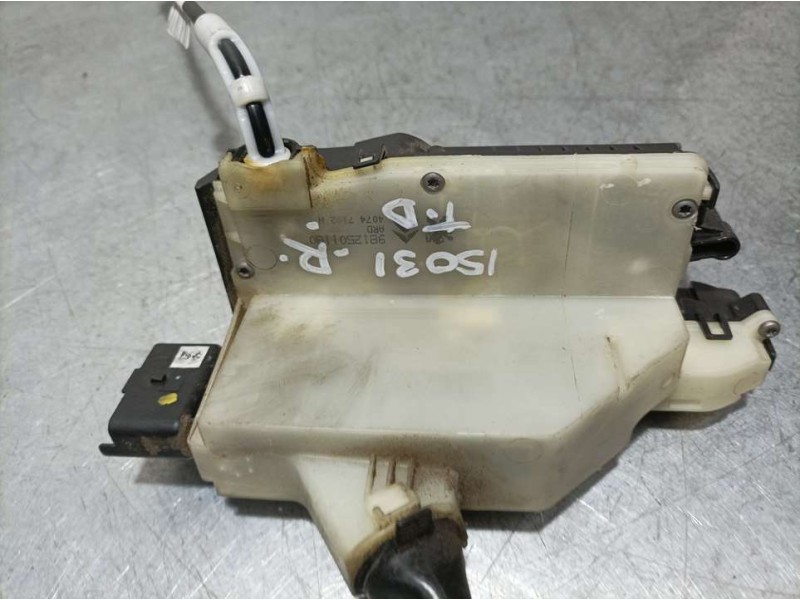 Recambio de cerradura puerta trasera derecha para peugeot 2008 (--.2013) allure referencia OEM IAM 9812501180  ELECTRICA