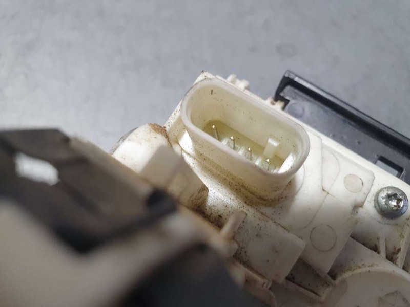 Recambio de cerradura puerta trasera izquierda para jeep renegade longitude fwd referencia OEM IAM 52082563 40136025009 