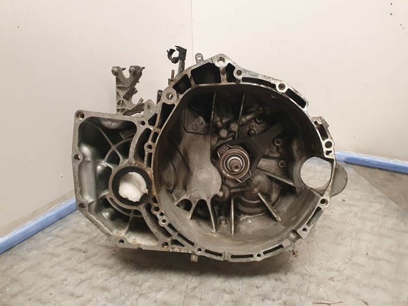 Recambio de caja cambios para nissan x-trail (t30) comfort referencia OEM IAM 32010EQ068  6VELOCIDADES