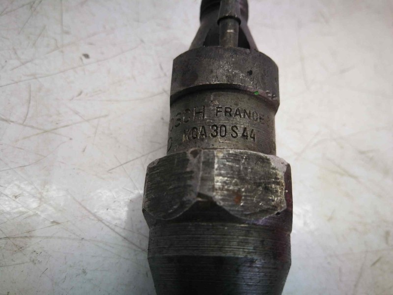 Recambio de inyector para renault rapid/express (f40) 1.9 diesel referencia OEM IAM KCA30S44  BOSCH