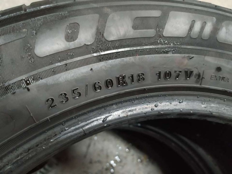 Recambio de neumatico pareja para neumaticos reutilizados - referencia OEM IAM 2356018107V 235/60/18/107V TRACMAX